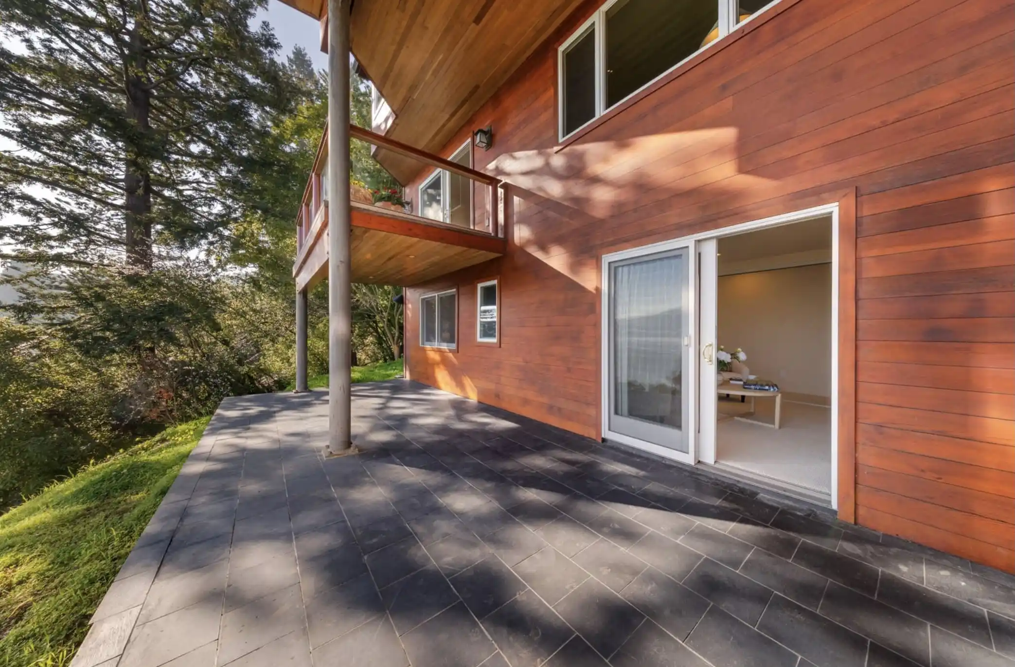Picturesque Bay Views on Belvedere Island – image 9