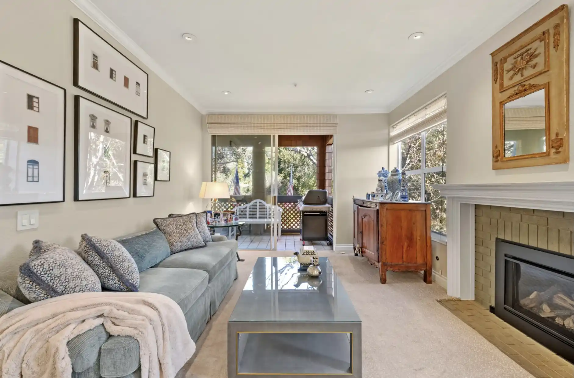 Luxurious End Unit in Point Tiburon – image 4