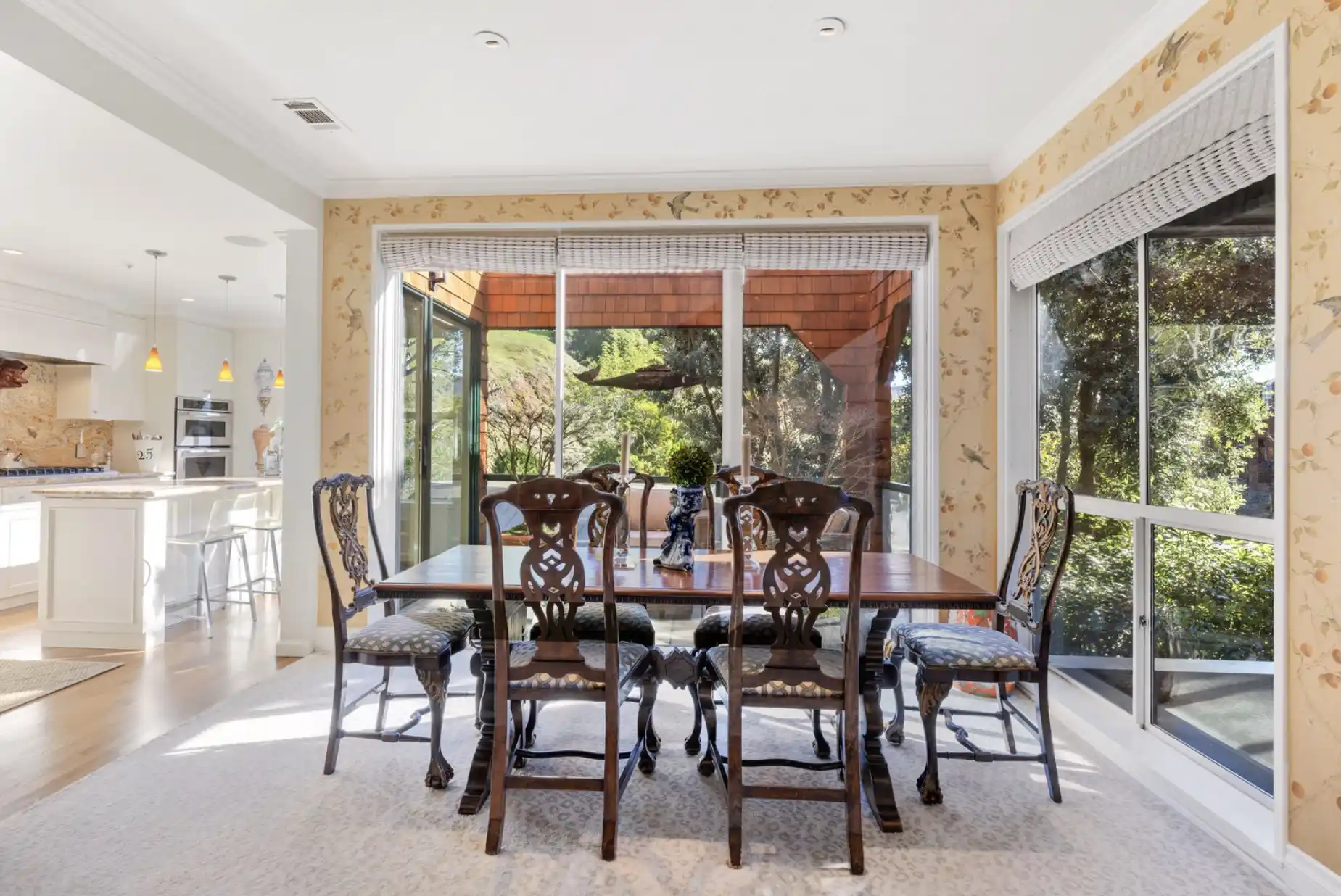 Luxurious End Unit in Point Tiburon – image 8
