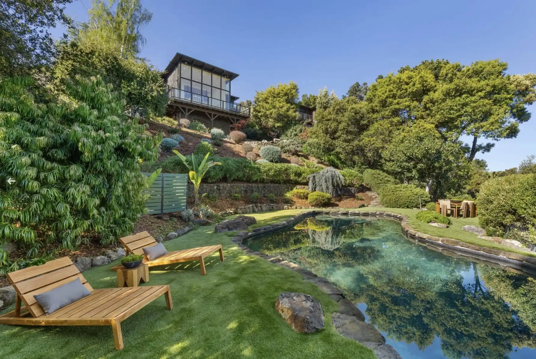 Gated View Residence on the Water – image 1