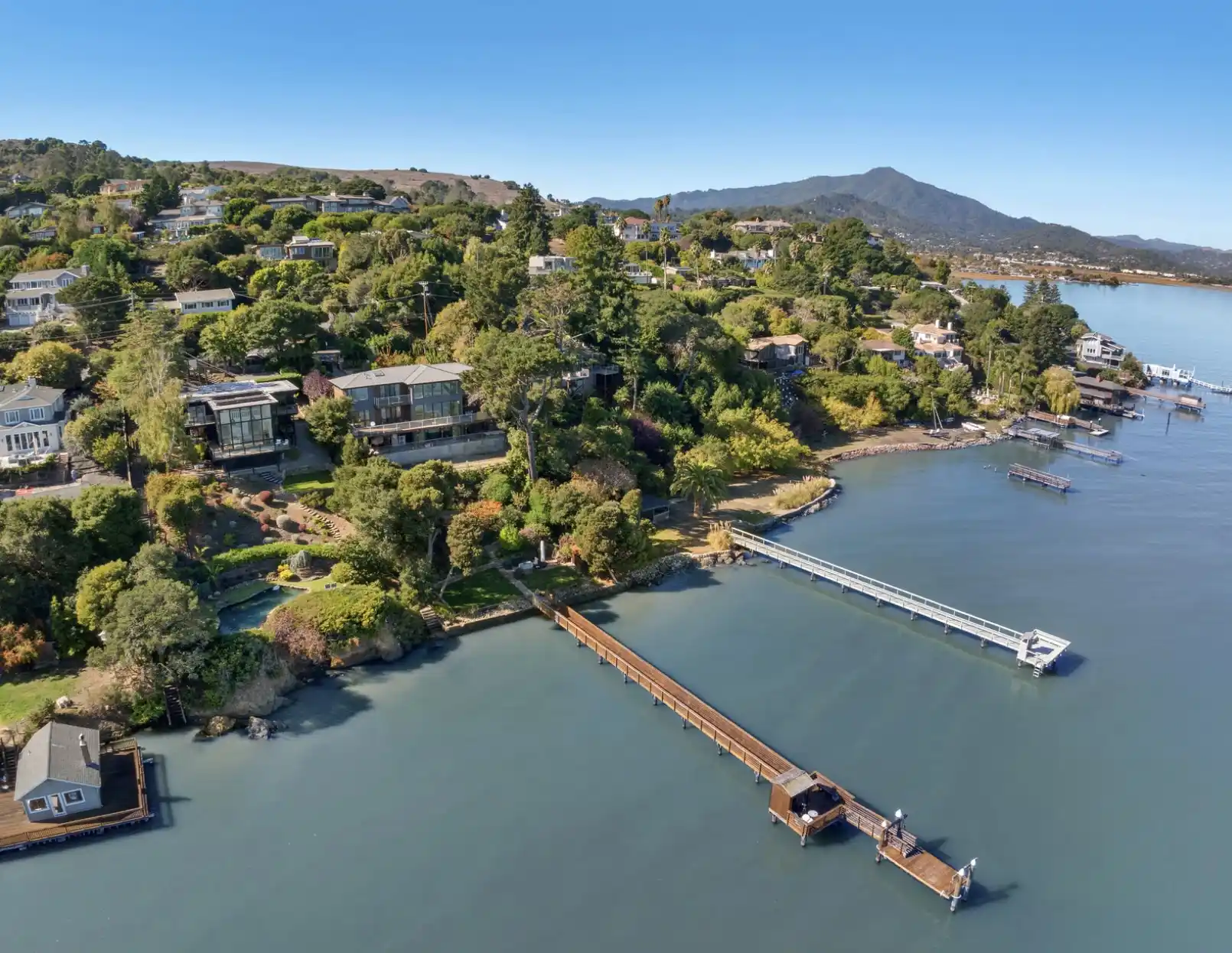 Gated View Residence on the Water – image 5