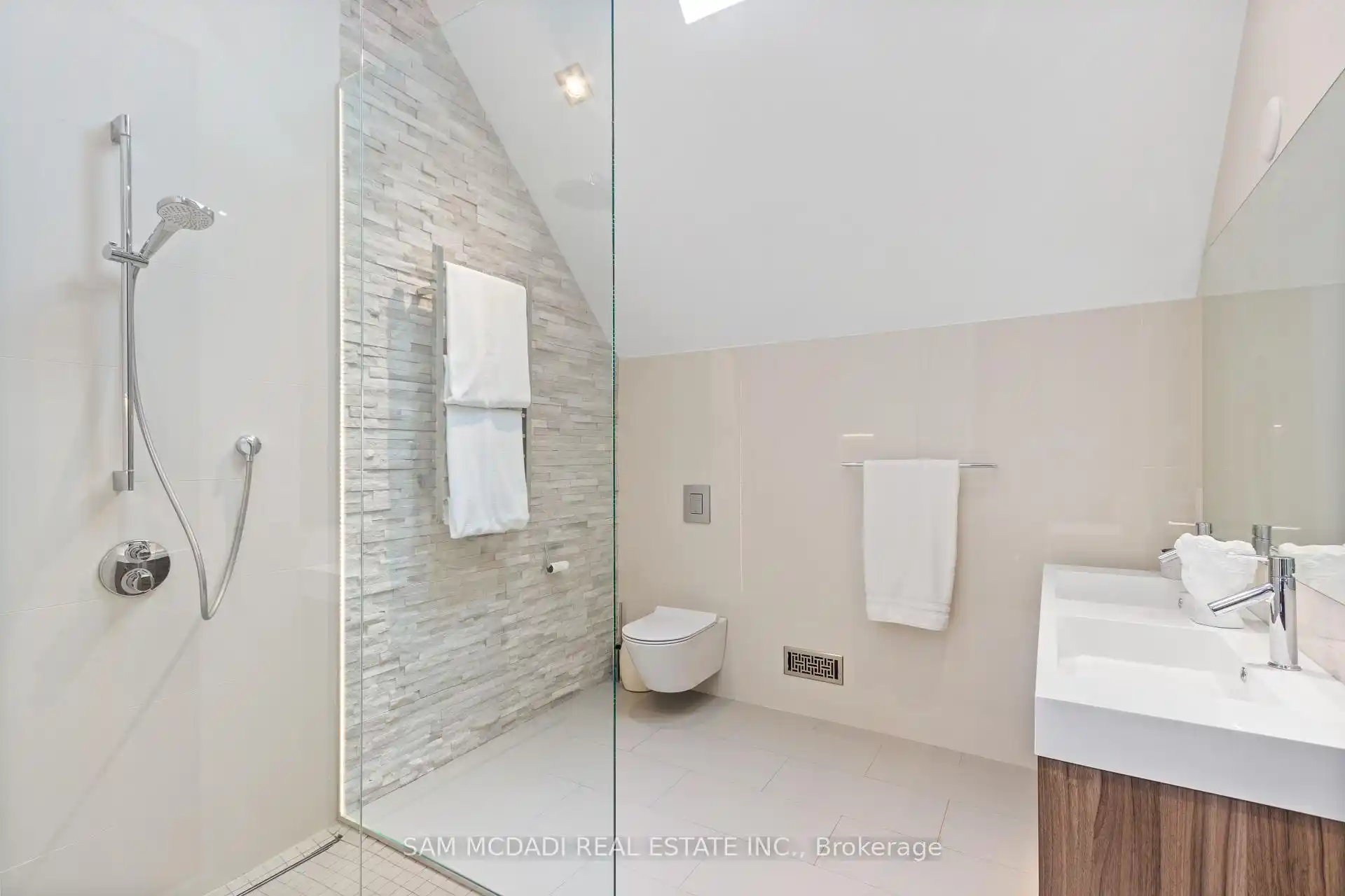 1031 Welwyn Drive, Mississauga (W12892286) – image 34