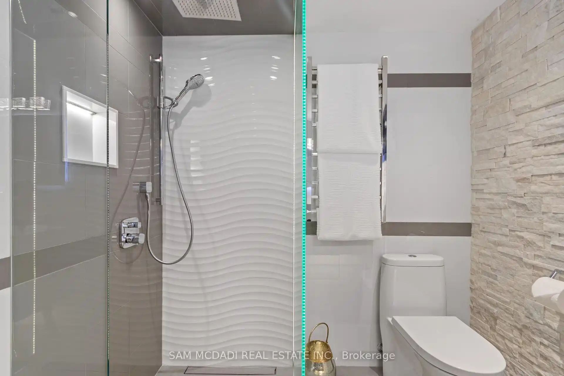 1031 Welwyn Drive, Mississauga (W12892286) – image 40