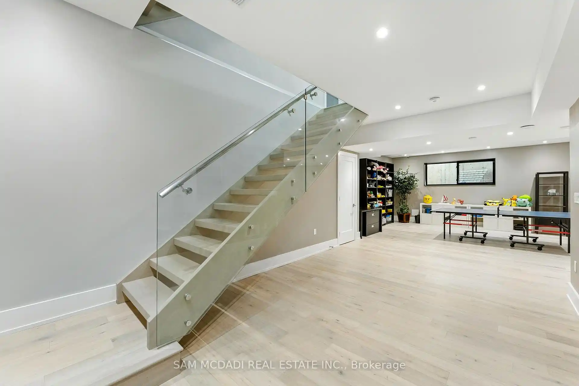 1112 Caldwell Avenue, Mississauga (W12898342) – image 27