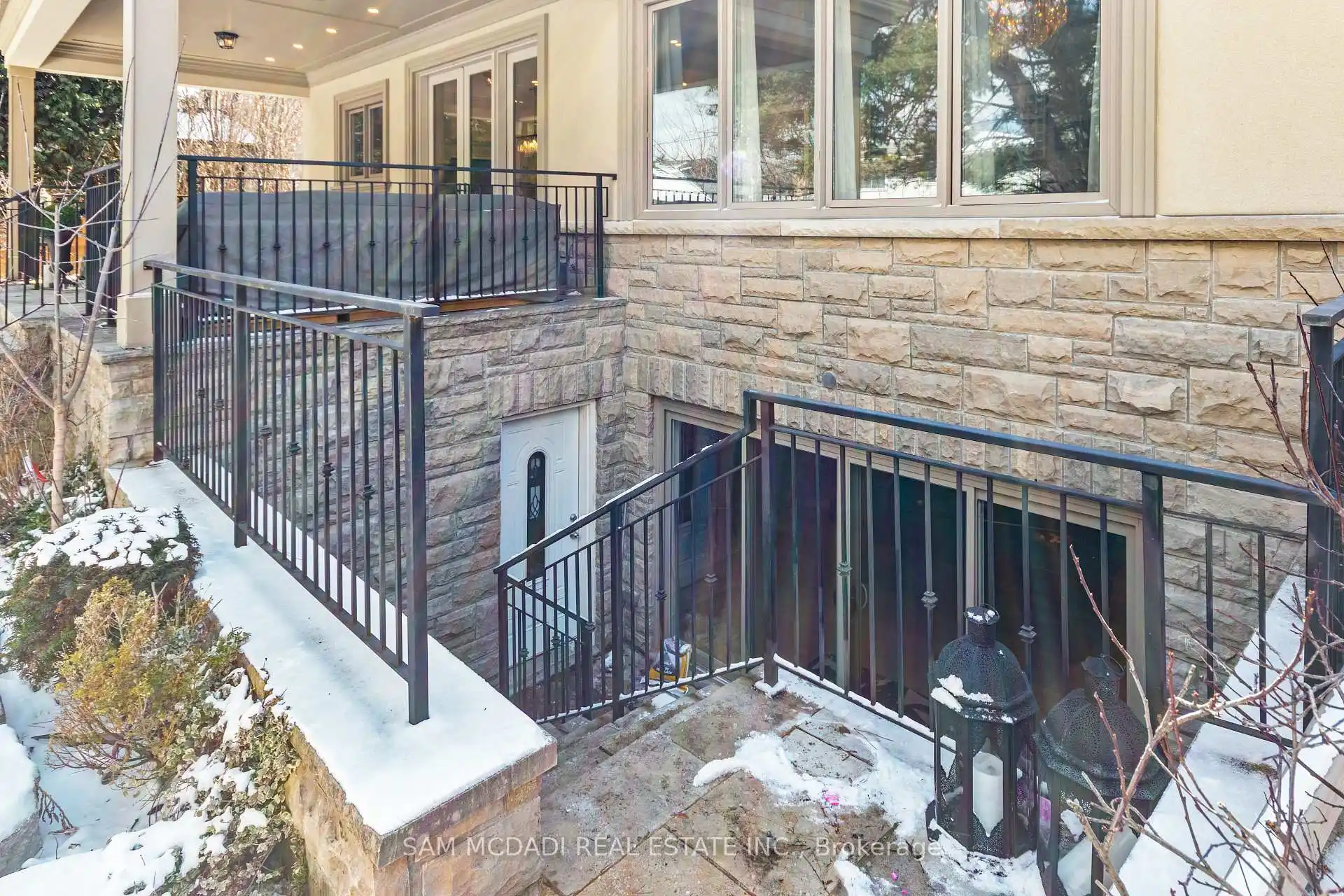 1285 Minnewaska Trail, Mississauga (W12897790) – image 38