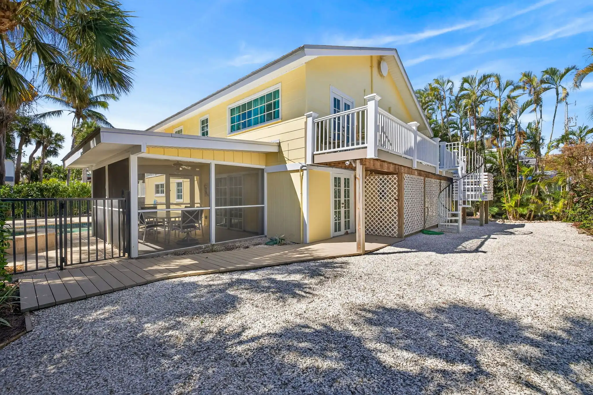 UNIQUE CAPTIVA COTTAGE – image 25