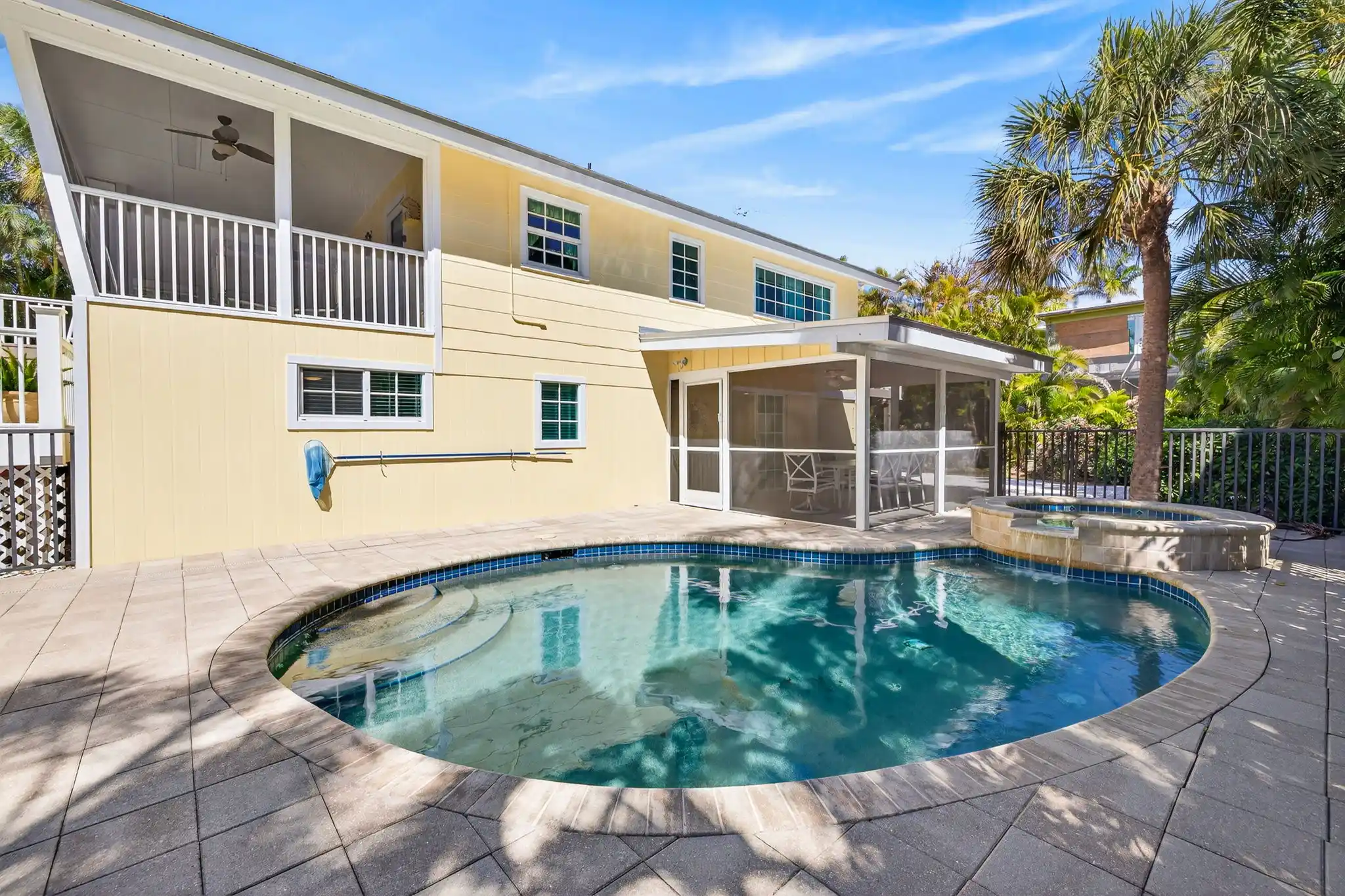 UNIQUE CAPTIVA COTTAGE – image 28
