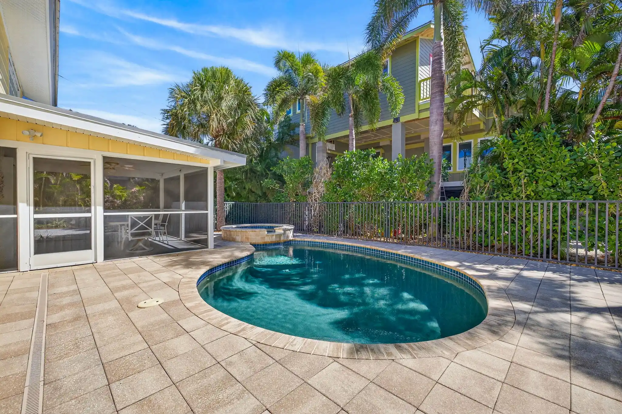 UNIQUE CAPTIVA COTTAGE – image 29