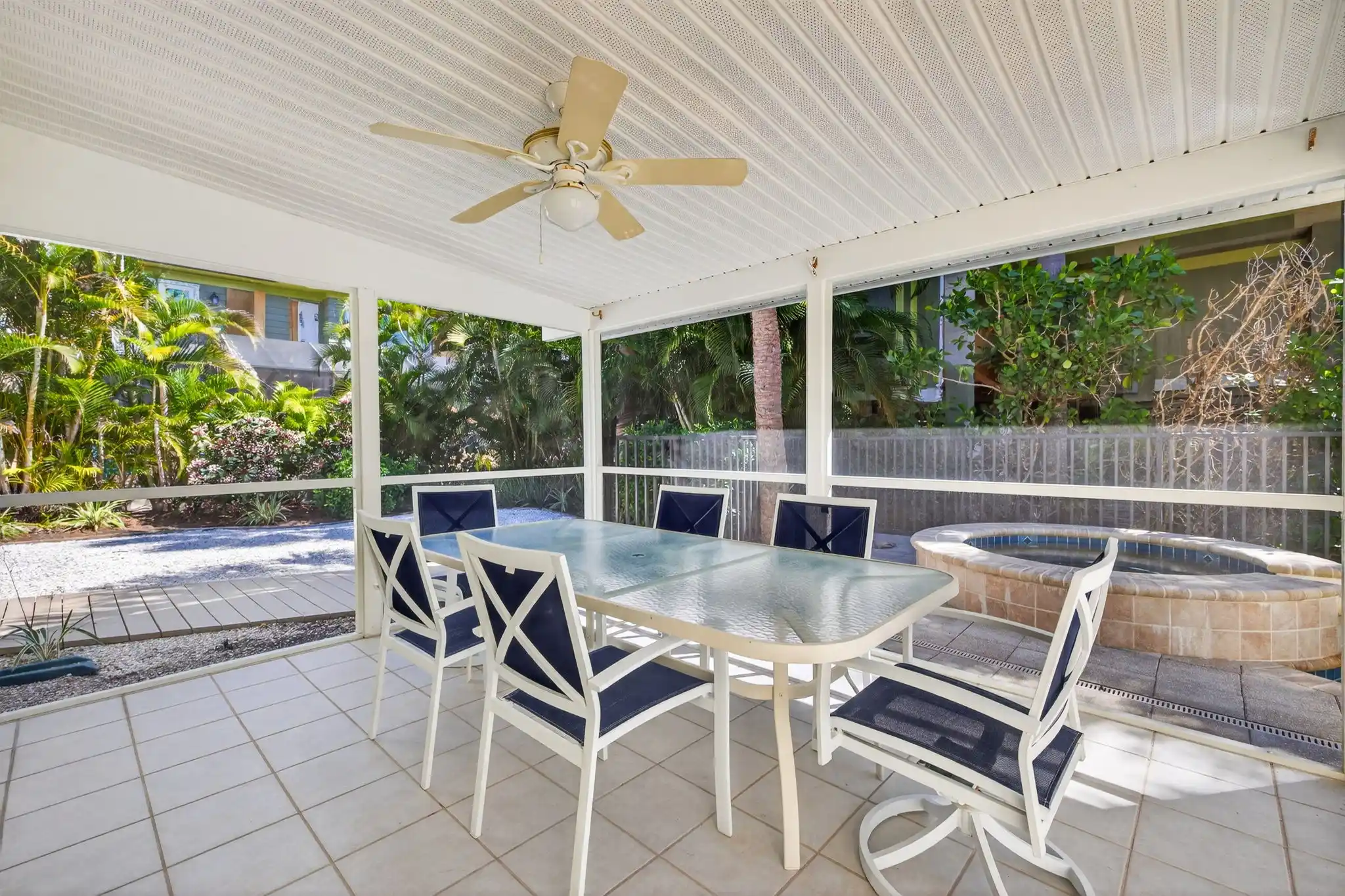 UNIQUE CAPTIVA COTTAGE – image 32