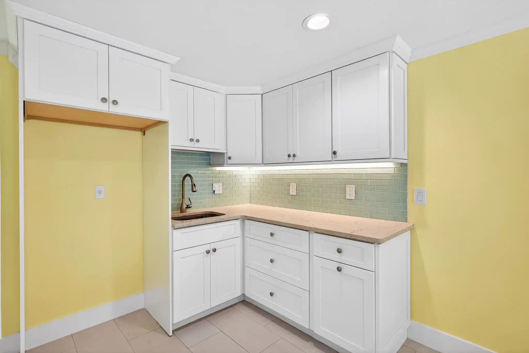 UNIQUE CAPTIVA COTTAGE – image 35