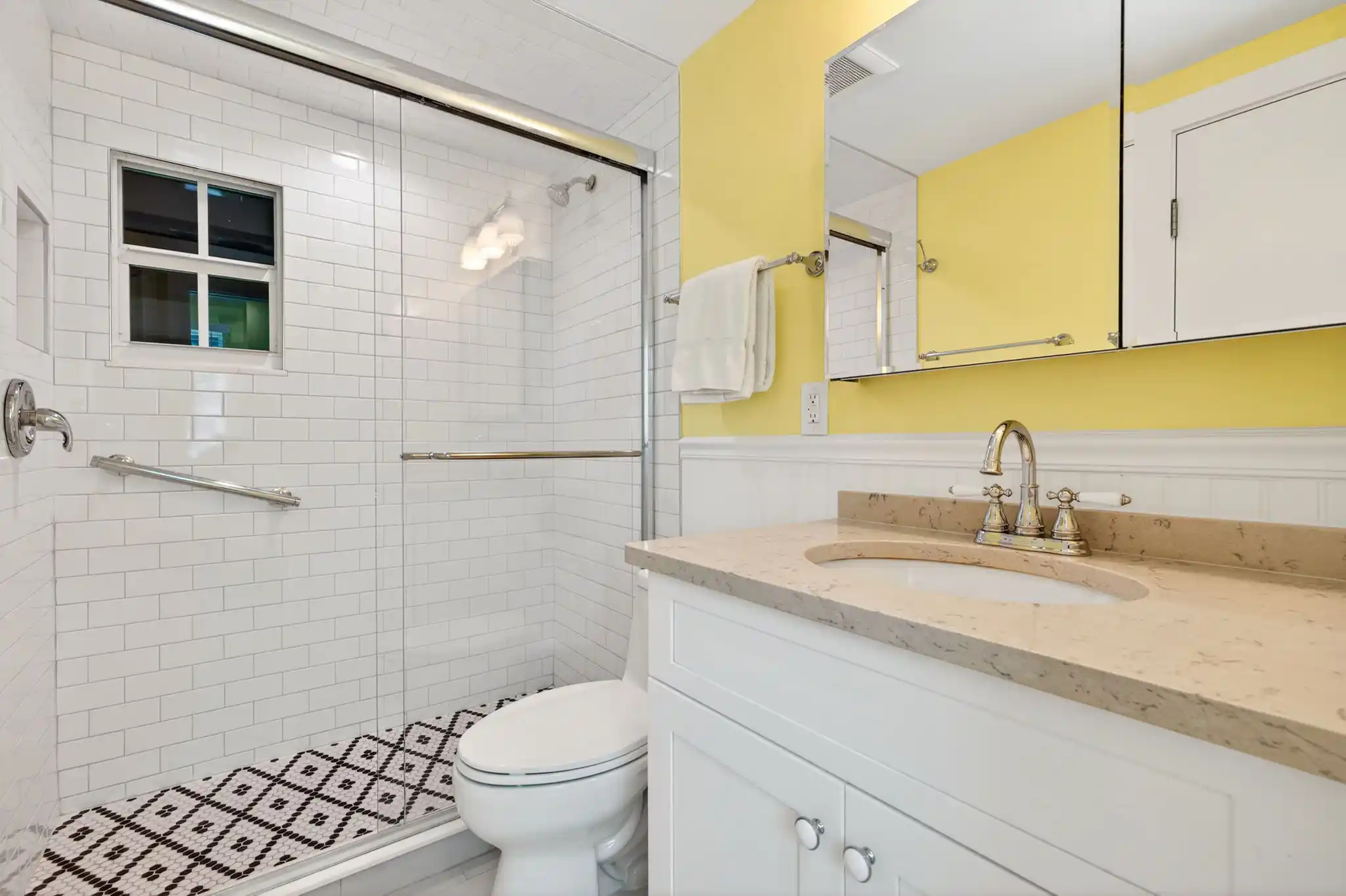 UNIQUE CAPTIVA COTTAGE – image 38