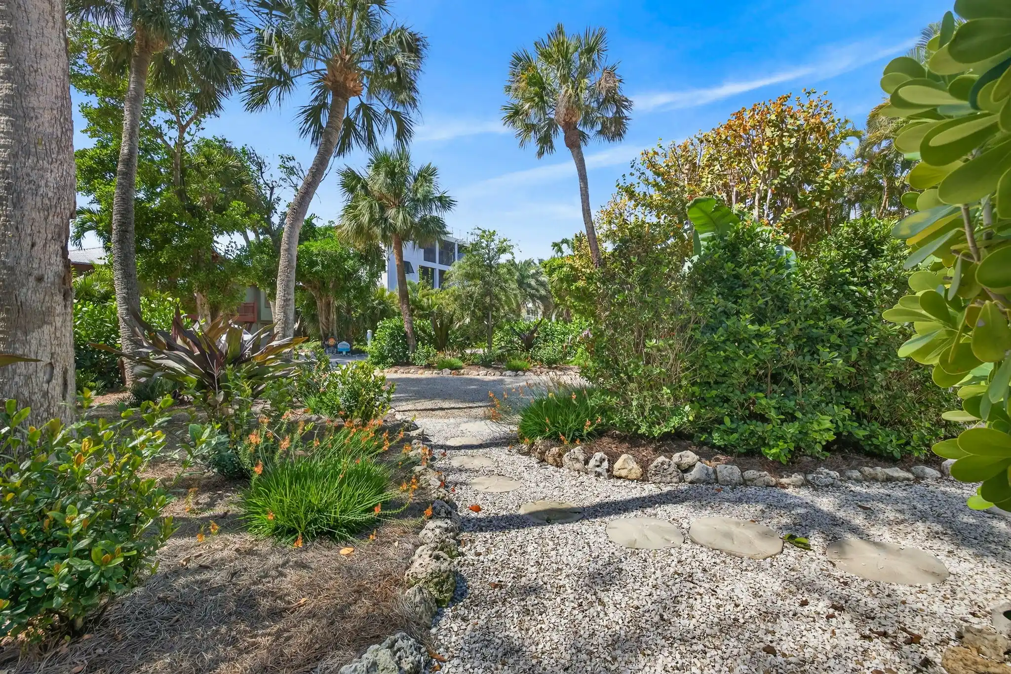 UNIQUE CAPTIVA COTTAGE – image 4