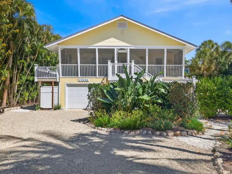 UNIQUE CAPTIVA COTTAGE – image 2