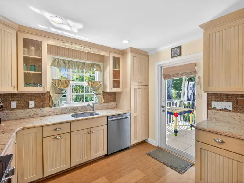 UNIQUE CAPTIVA COTTAGE – image 13