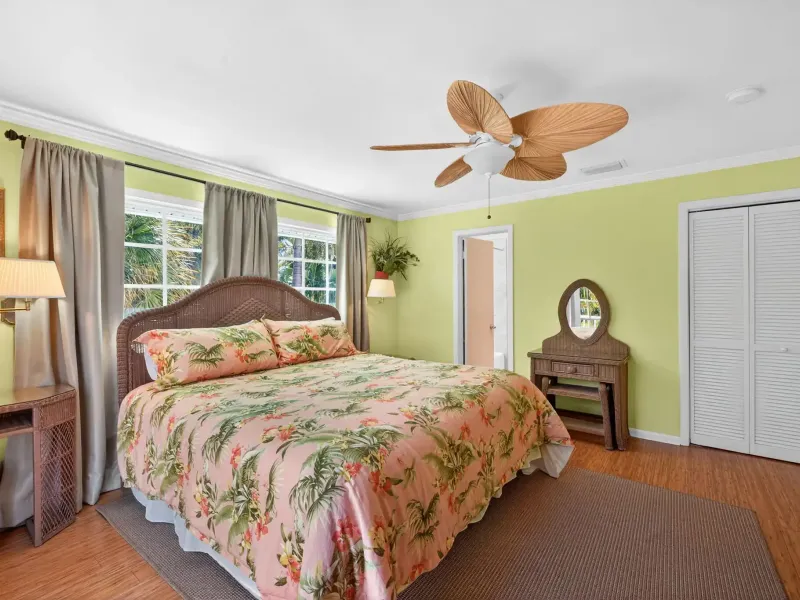 UNIQUE CAPTIVA COTTAGE – image 16
