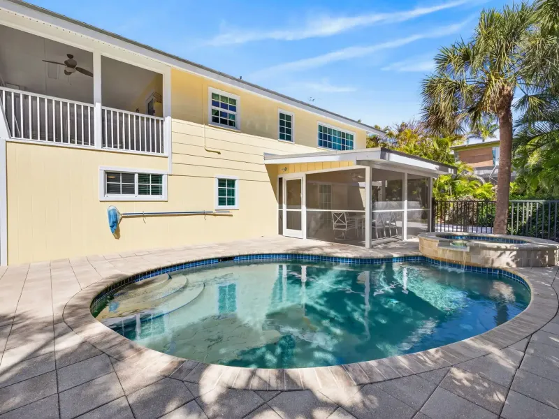UNIQUE CAPTIVA COTTAGE – image 27