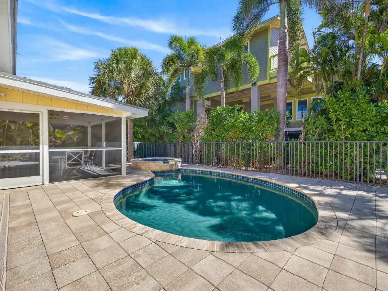 UNIQUE CAPTIVA COTTAGE – image 28