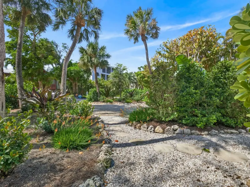UNIQUE CAPTIVA COTTAGE – image 4