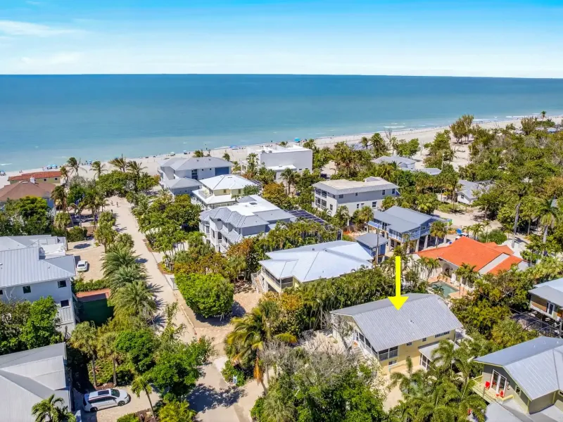 UNIQUE CAPTIVA COTTAGE – image 43