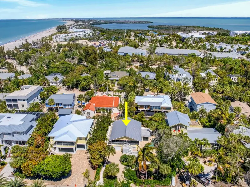 UNIQUE CAPTIVA COTTAGE – image 45