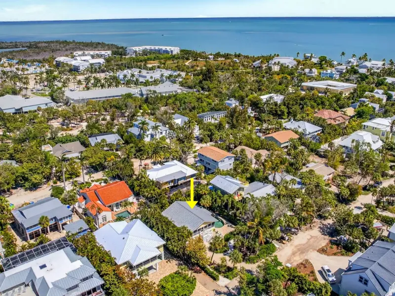 UNIQUE CAPTIVA COTTAGE – image 46