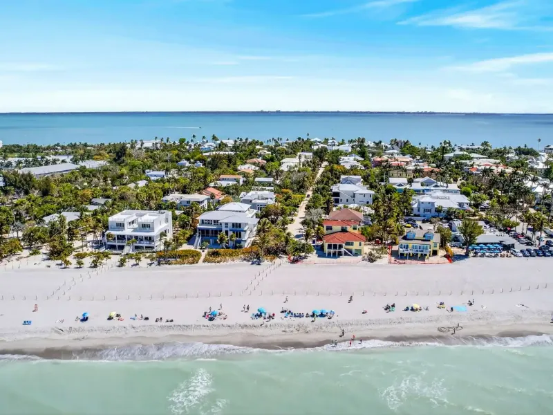 UNIQUE CAPTIVA COTTAGE – image 48