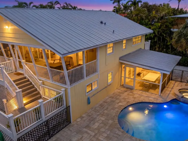 UNIQUE CAPTIVA COTTAGE – image 1