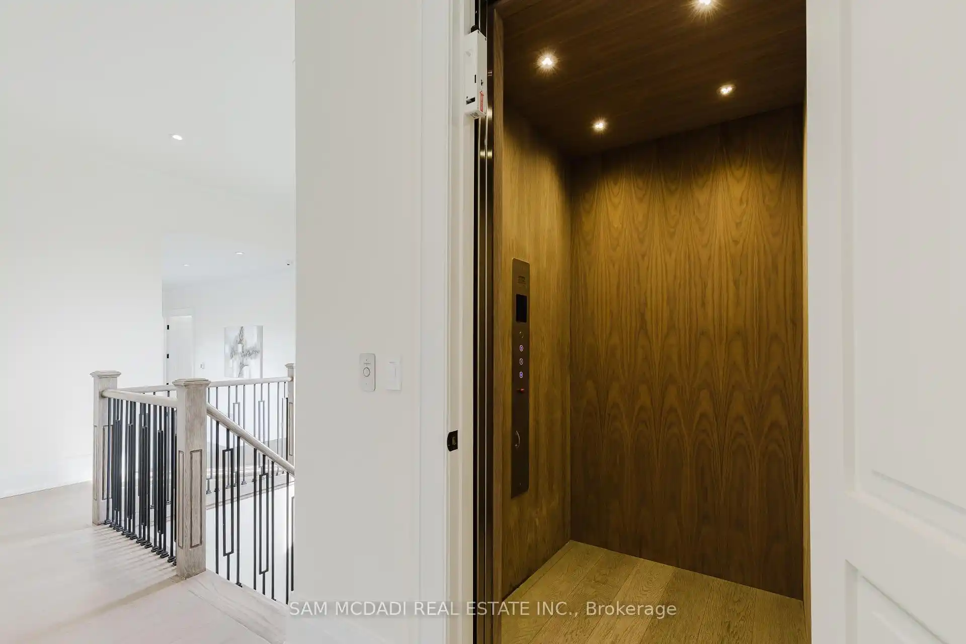4 Saint Lukes Court, Brampton (W12931760) – image 23