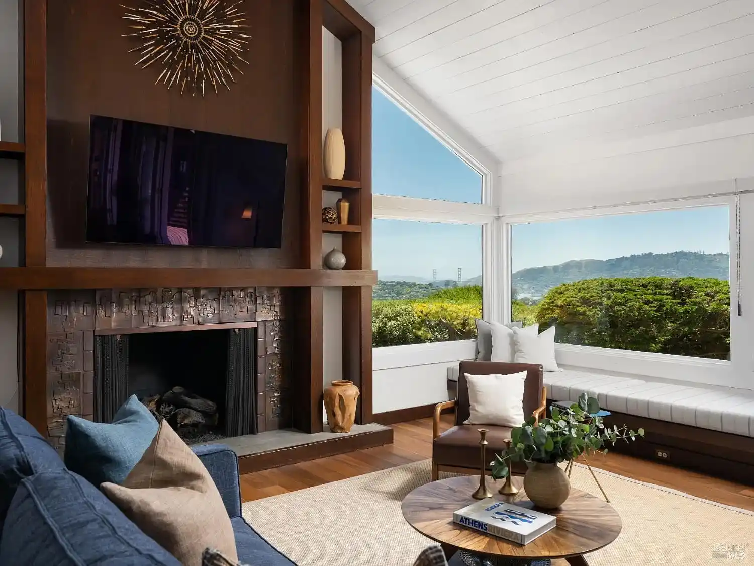 Casual Modern Living with Iconic Bay Views – image 4