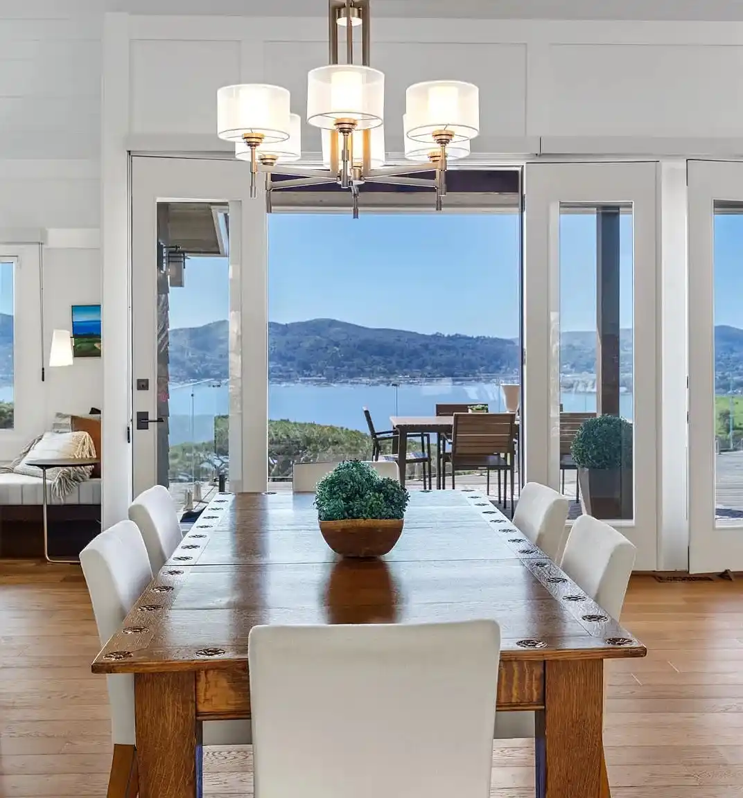 Casual Modern Living with Iconic Bay Views – image 5
