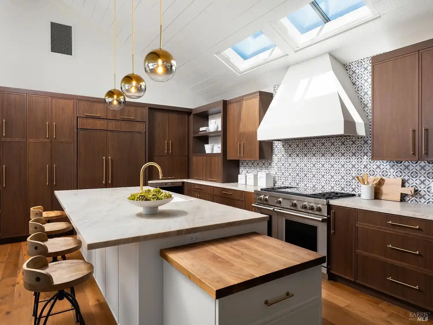 Casual Modern Living with Iconic Bay Views – image 7