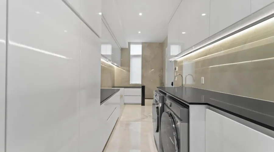 1589 Glenhill Crescent, Mississauga, Ontario, L5H 3C4, Canada, 4 Bedrooms Bedrooms, ,6 BathroomsBathrooms,Residential,For Sale,1589 Glenhill Crescent,20261037609