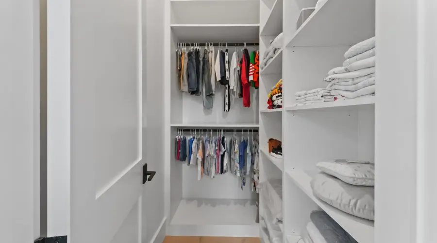 1589 Glenhill Crescent, Mississauga, Ontario, L5H 3C4, Canada, 4 Bedrooms Bedrooms, ,6 BathroomsBathrooms,Residential,For Sale,1589 Glenhill Crescent,20261037609