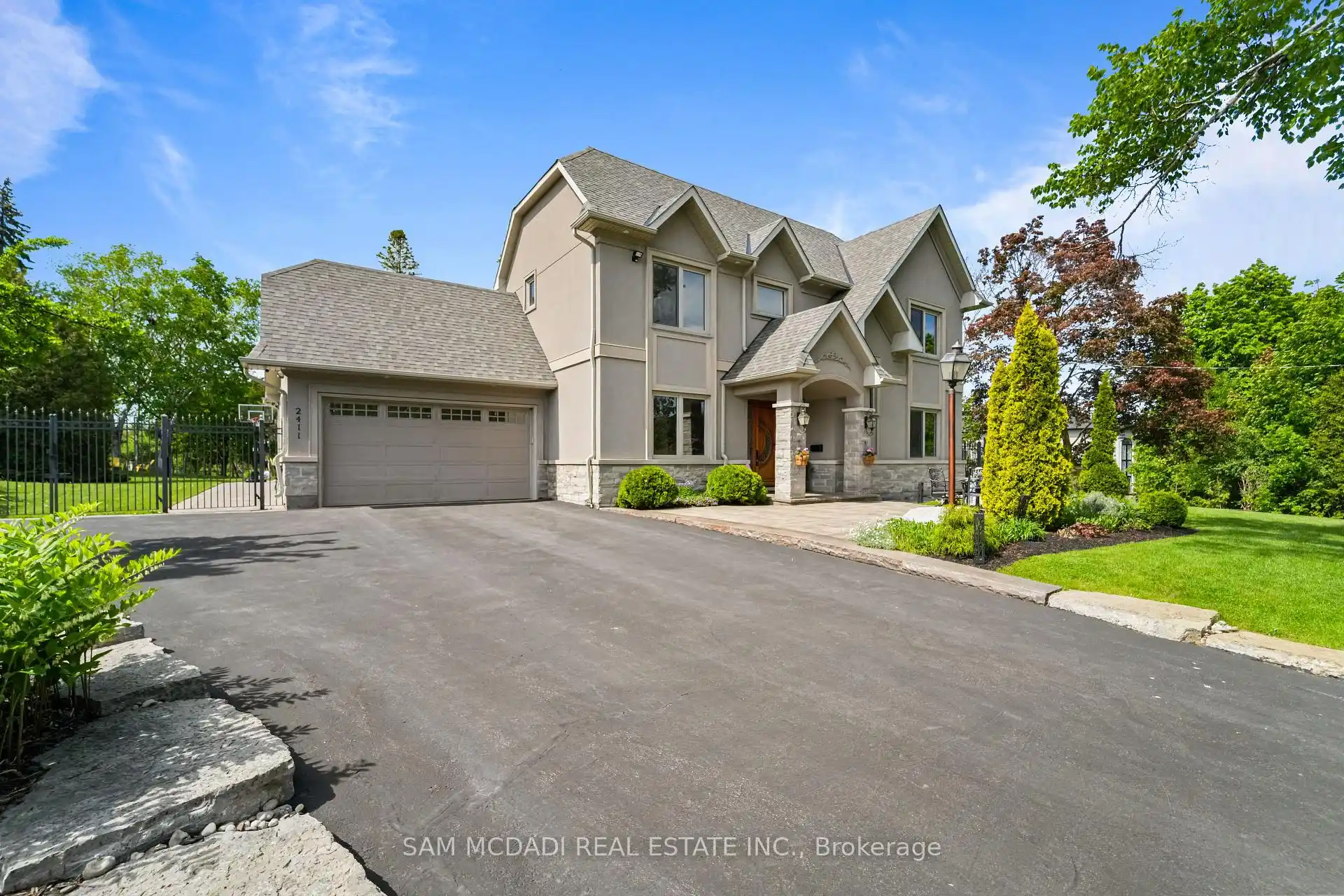 2411 Thorn Lodge Drive, Mississauga (W13212158) – image 2
