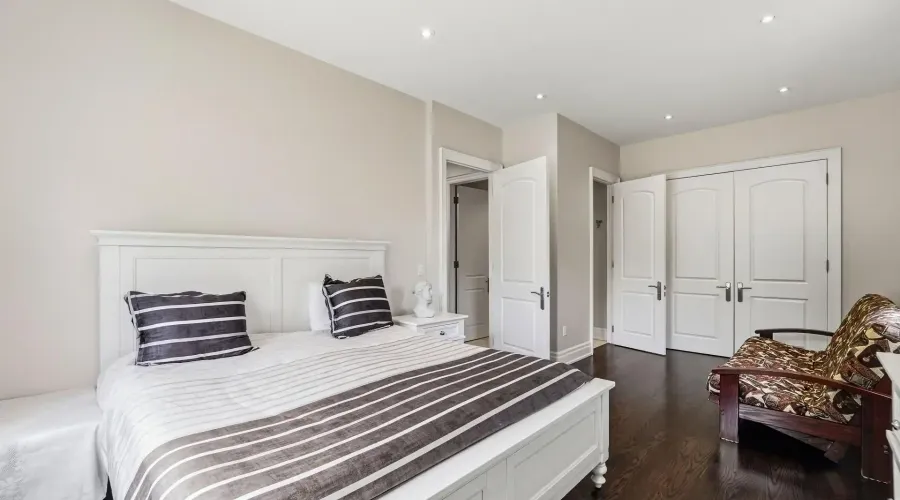 2411 Thorn Lodge Drive, Mississauga, Ontario, L5K 1K8, Canada, 3 Bedrooms Bedrooms, ,5 BathroomsBathrooms,Residential,For Sale,2411 Thorn Lodge Drive,20261037610