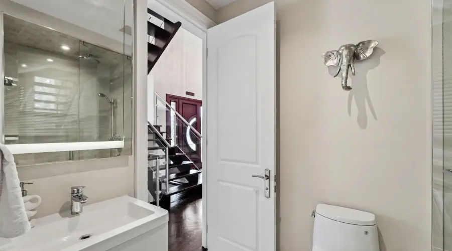 2411 Thorn Lodge Drive, Mississauga, Ontario, L5K 1K8, Canada, 3 Bedrooms Bedrooms, ,5 BathroomsBathrooms,Residential,For Sale,2411 Thorn Lodge Drive,20261037610