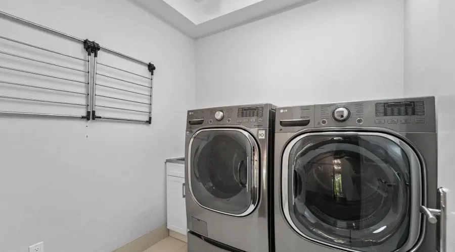 2411 Thorn Lodge Drive, Mississauga, Ontario, L5K 1K8, Canada, 3 Bedrooms Bedrooms, ,5 BathroomsBathrooms,Residential,For Sale,2411 Thorn Lodge Drive,20261037610