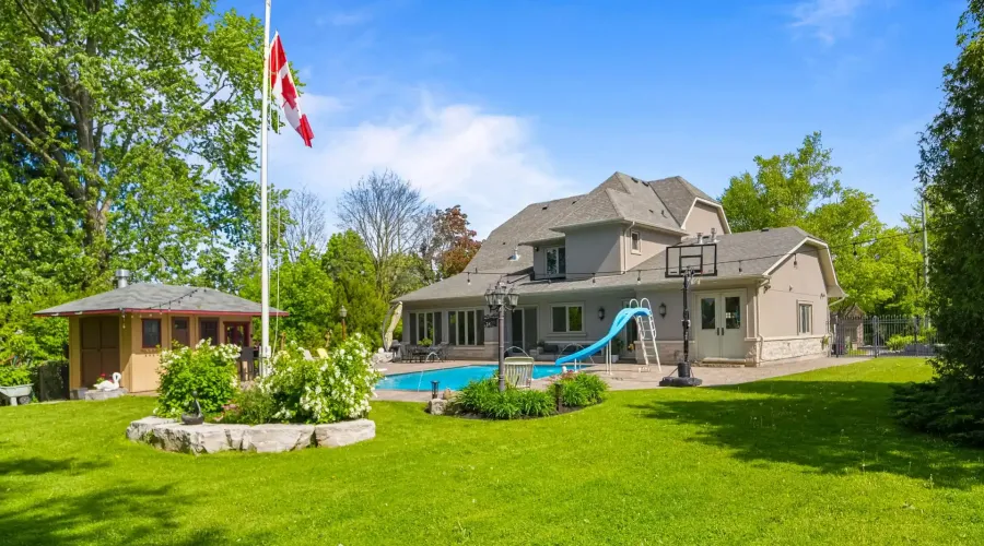 2411 Thorn Lodge Drive, Mississauga, Ontario, L5K 1K8, Canada, 3 Bedrooms Bedrooms, ,5 BathroomsBathrooms,Residential,For Sale,2411 Thorn Lodge Drive,20261037610