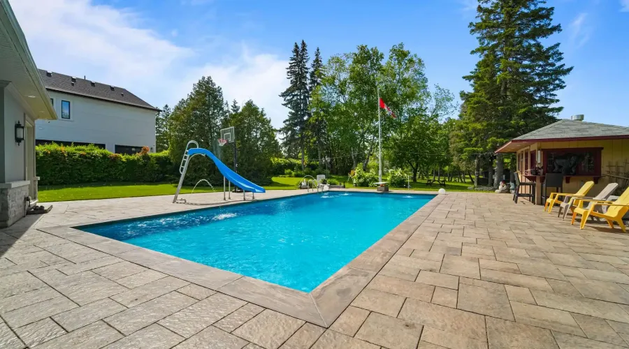 2411 Thorn Lodge Drive, Mississauga, Ontario, L5K 1K8, Canada, 3 Bedrooms Bedrooms, ,5 BathroomsBathrooms,Residential,For Sale,2411 Thorn Lodge Drive,20261037610
