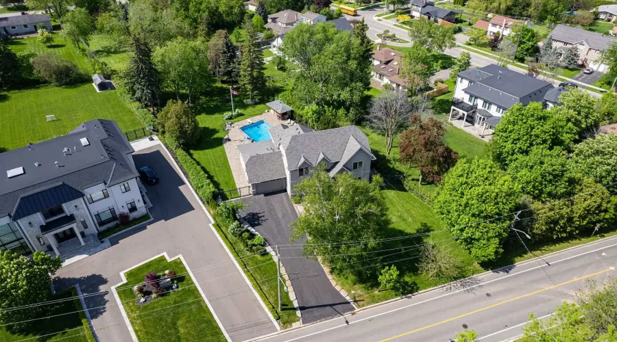 2411 Thorn Lodge Drive, Mississauga, Ontario, L5K 1K8, Canada, 3 Bedrooms Bedrooms, ,5 BathroomsBathrooms,Residential,For Sale,2411 Thorn Lodge Drive,20261037610