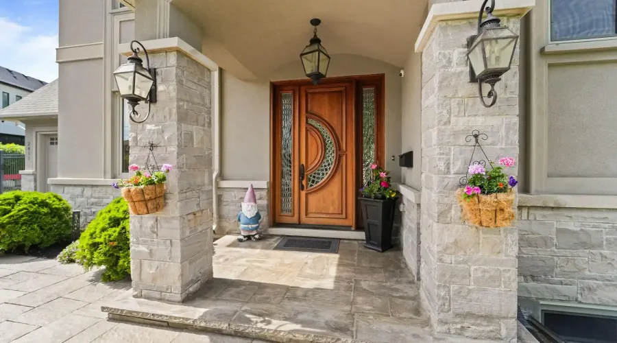 2411 Thorn Lodge Drive, Mississauga, Ontario, L5K 1K8, Canada, 3 Bedrooms Bedrooms, ,5 BathroomsBathrooms,Residential,For Sale,2411 Thorn Lodge Drive,20261037610