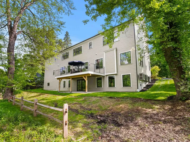 22 Wyman Rd Lexington, Massachusetts – image 4
