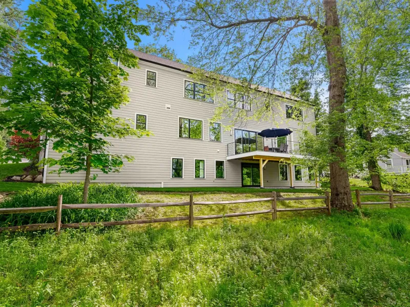 22 Wyman Rd Lexington, Massachusetts – image 6