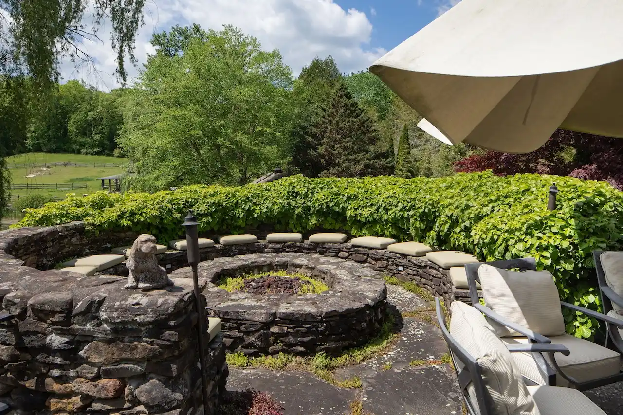https://harneyrealestate.com/property/57-indian-trail-road-new-milford – image 23