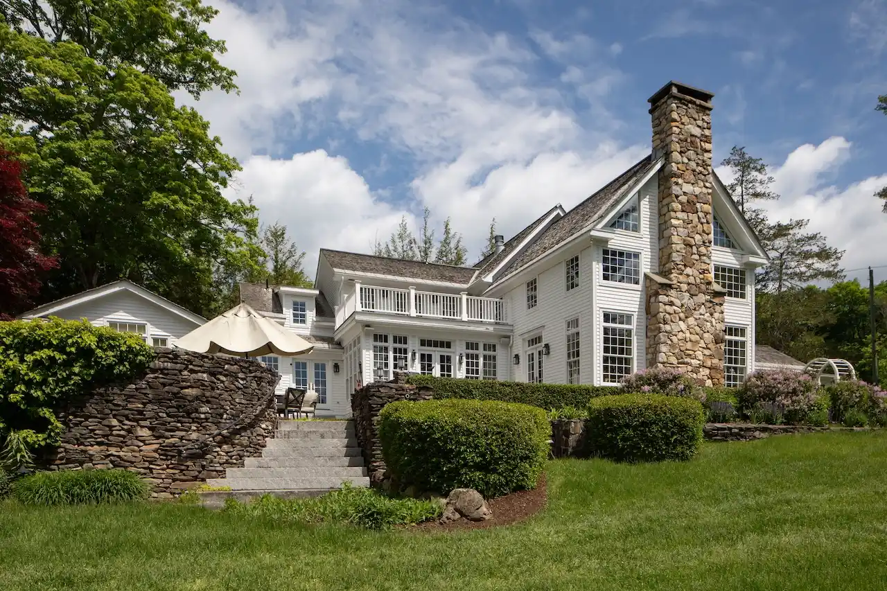 https://harneyrealestate.com/property/57-indian-trail-road-new-milford – image 24