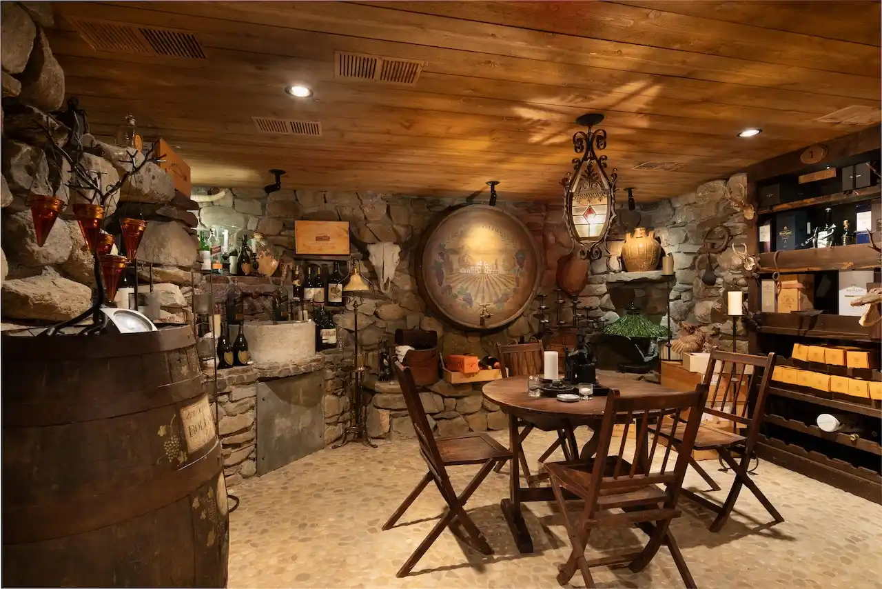 https://harneyrealestate.com/property/57-indian-trail-road-new-milford – image 30