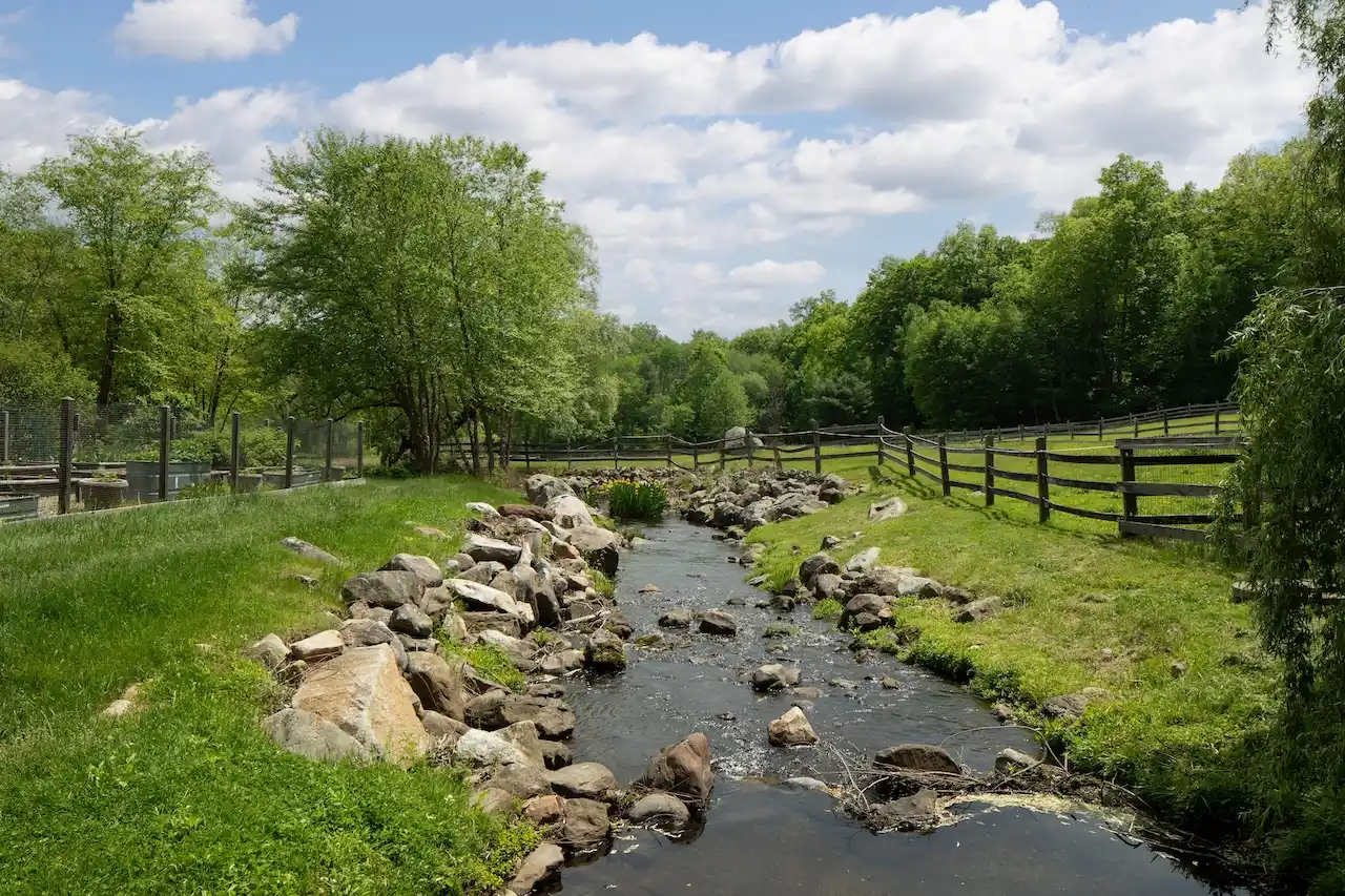 https://harneyrealestate.com/property/57-indian-trail-road-new-milford – image 38