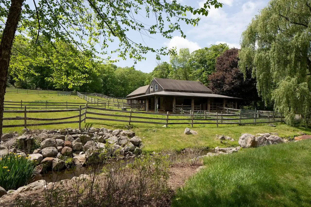 https://harneyrealestate.com/property/57-indian-trail-road-new-milford – image 39