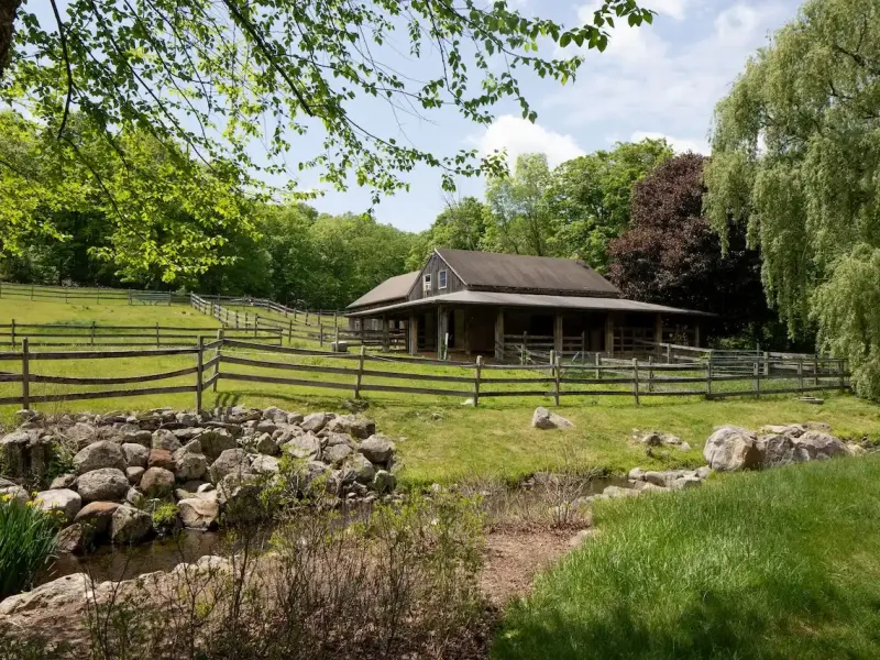 https://harneyrealestate.com/property/57-indian-trail-road-new-milford – image 39