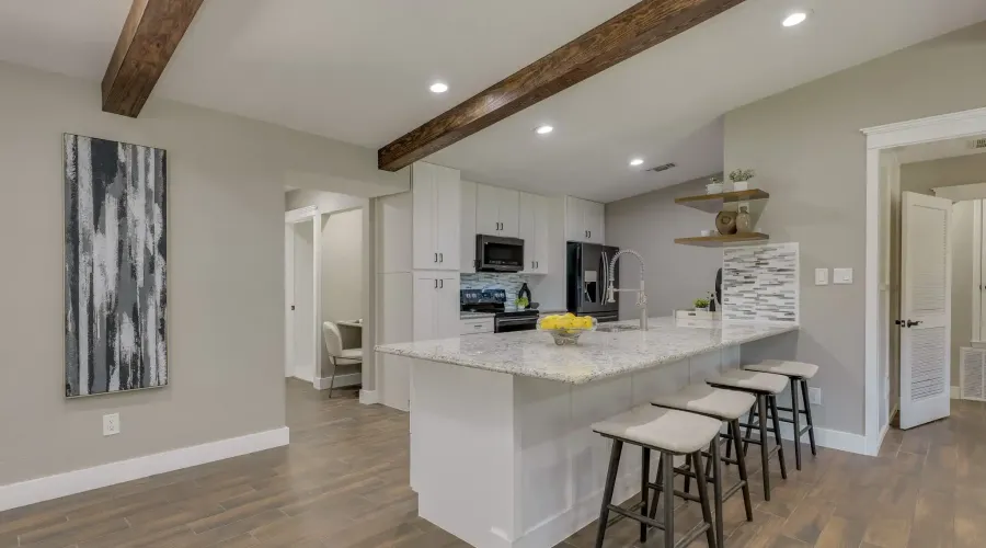 307 Lakeway Drive, Lakeway, Texas, 78734, United States, 3 Bedrooms Bedrooms, ,2 BathroomsBathrooms,Residential,For Sale,Lakeway,20261042764